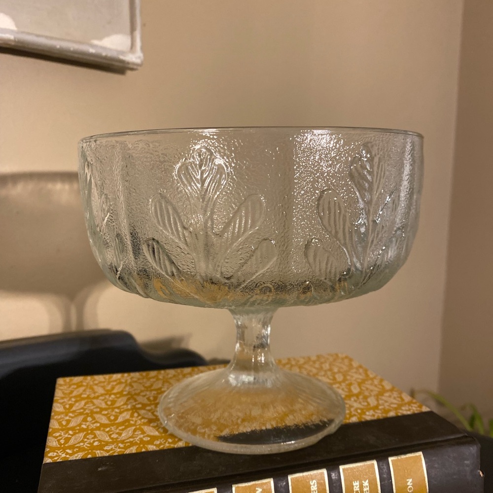 Vintage FTD 1978 Glass Oak Leaf Pedestal Bowl/Compote.